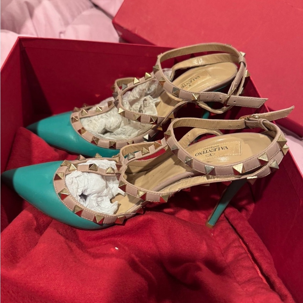 Valentino Garavani Turquoise Rockstud Ankle-Strap Pumps w/ Nude Trim sz 39